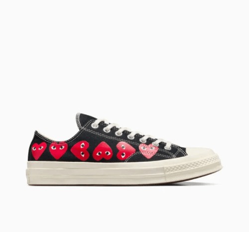 CDG Converse Multi Hearts Low Top Black Front CDG Converse Multi Hearts Low Top Black front view with heart logos