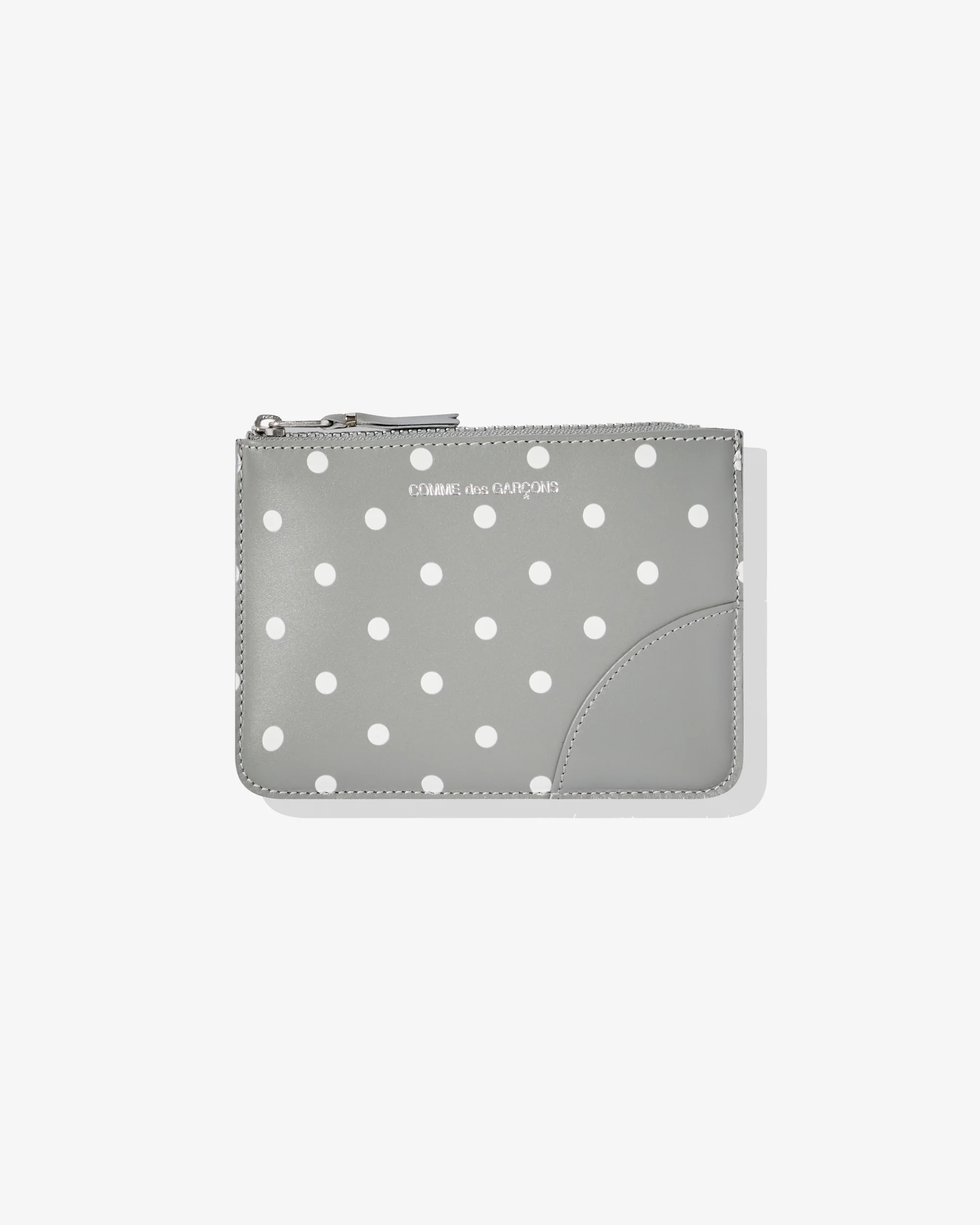 CDG_WALLET_1000000036314_4002_4bea1a95-3ee1-44fe-ba53-fe0197970a68.webp CDG Polka Dot Printed Zip Pouch Grey - Image 1
